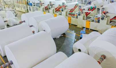 新疆昌吉:纸品企业生产忙